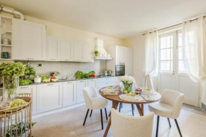 The Arnolfini Portrait Apartment